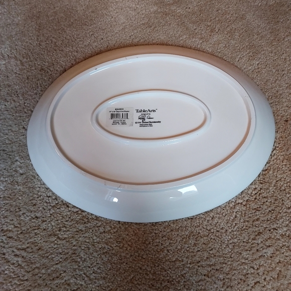 Table Arts 15x10 inch bear oval platter - Picture 2 of 12